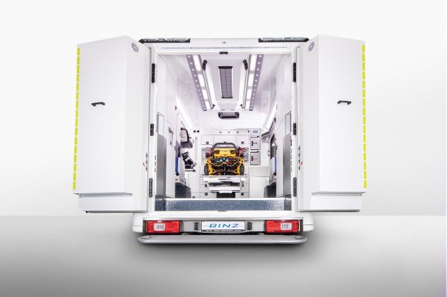 Fraunhofer IOSB-AST und BINZ bringen zukunftsweisende Licht-Desinfektionslösung im Rettungswagen auf den Markt
